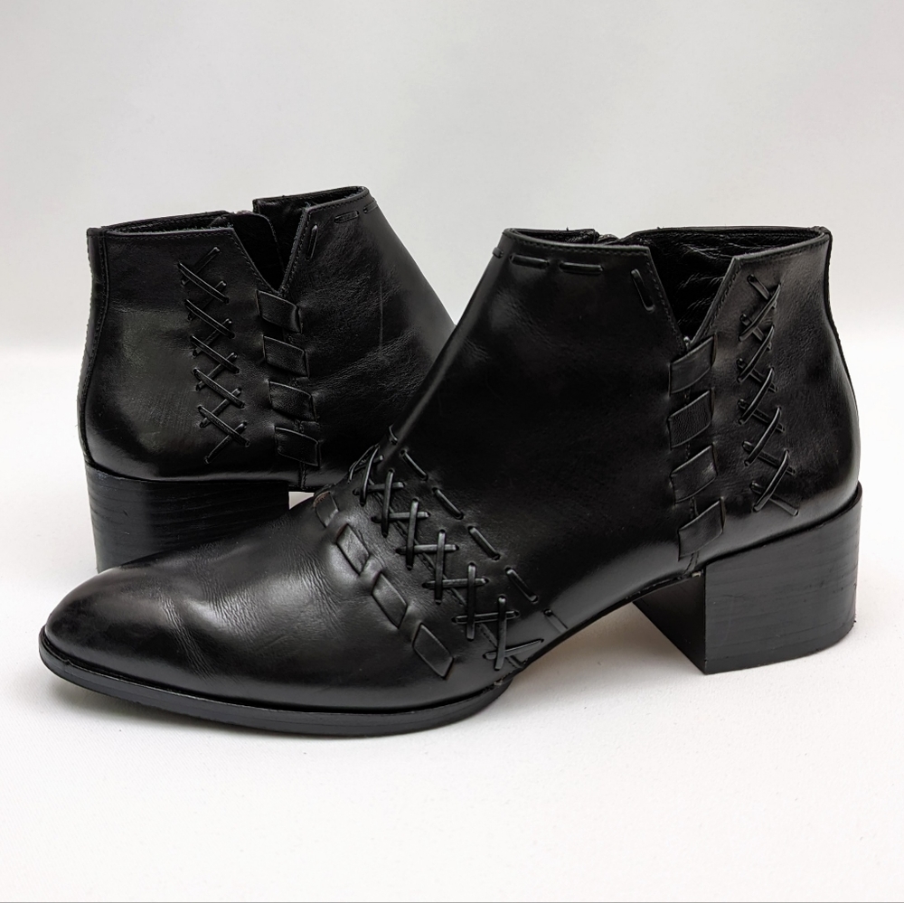 Donald J. Pliner Bowery Chelsea Bootie Whipstitched Calf Leather Black size 8.5